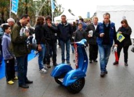 Испанская забава: винтажный электросамокат Vespa Segway