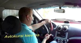 Как правильно крутить руль автомобиля — видео