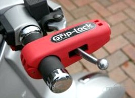 Малютка Grip-Lock бережет скутер от угона