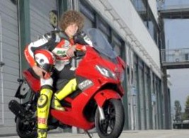 Марко Симончелли протестировал скутер Gilera Nexus 300