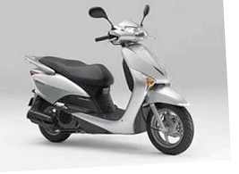 Скутер Honda Lead EX, выполненный в новой расцветке