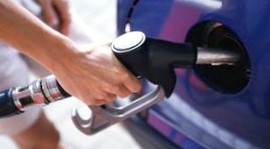 В Европе цены на бензин падают, а в России растут