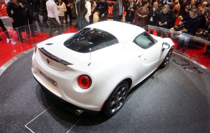 Alfa romeo 4c promo уже доступна для заказа