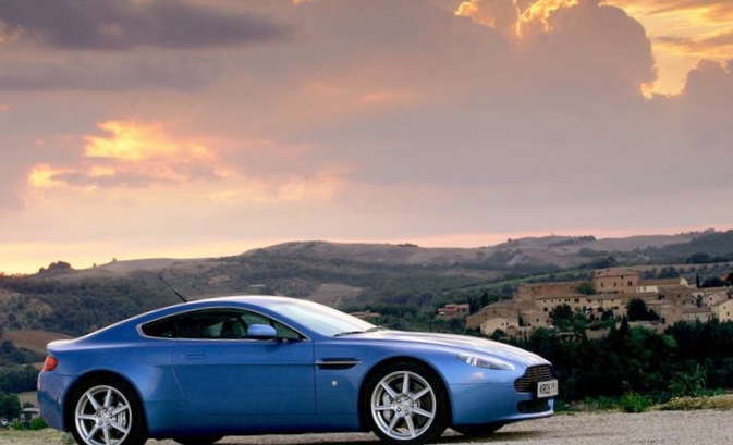 Aston martin v8 2009