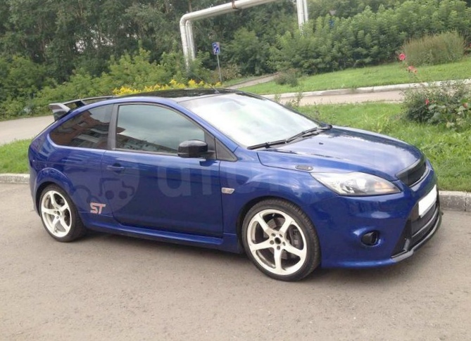 Автомобиль ford focus