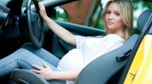 Беременная женщина за рулем!