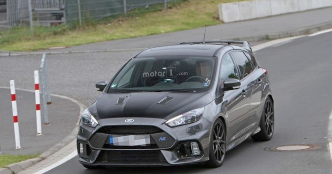 Ford вывел на тесты спецверсию focus rs и новый fiesta st