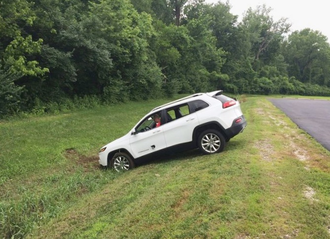 Хакерам удалось перехватить управление автомобилем