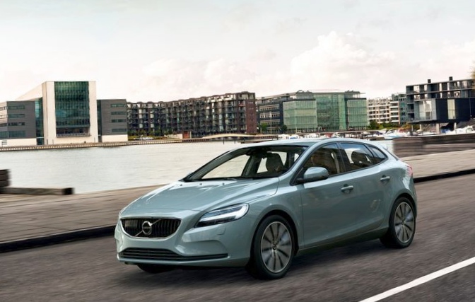 Хэтчбек volvo v40 оснастили фарами...