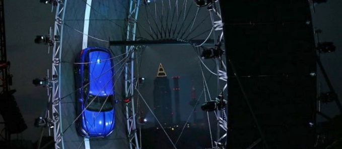 Кроссовер jaguar f-pace установил...