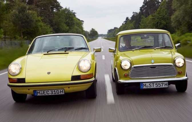 Mini поздравил porsche 911 с юбилеем