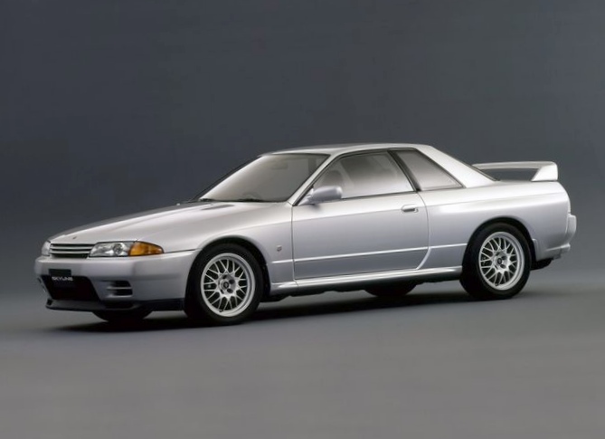 Nissan skyline gt-r - гоночный...