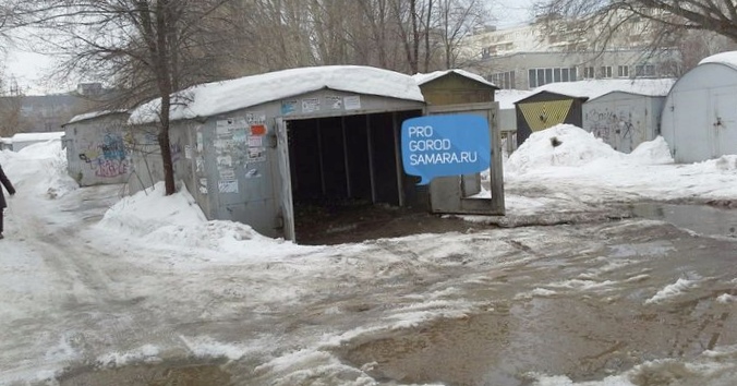 Пьяный "гаражник"-повторник поехал...