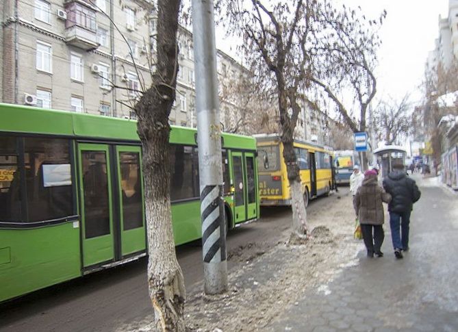 Соседи в пробках. водитель троллейбуса...