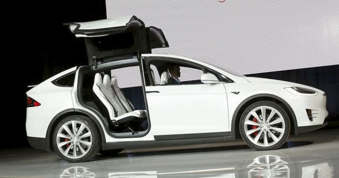 Tesla представила первый кроссовер – model x