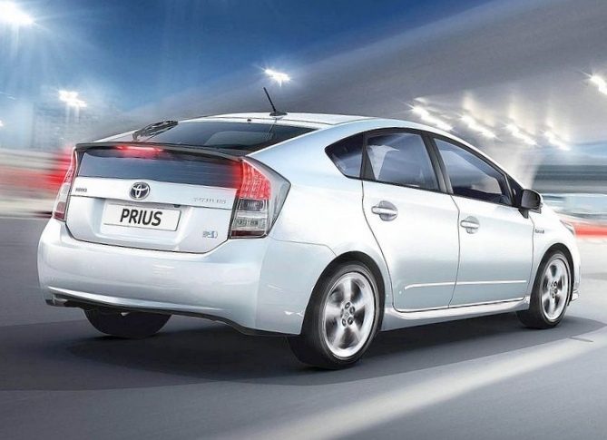 Toyota prius iv: гибриды атакуют