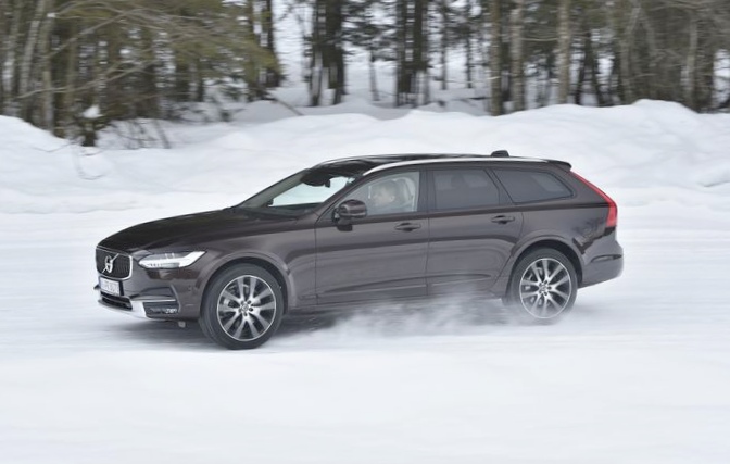 Volvo v90 cross country появится в украине в апреле